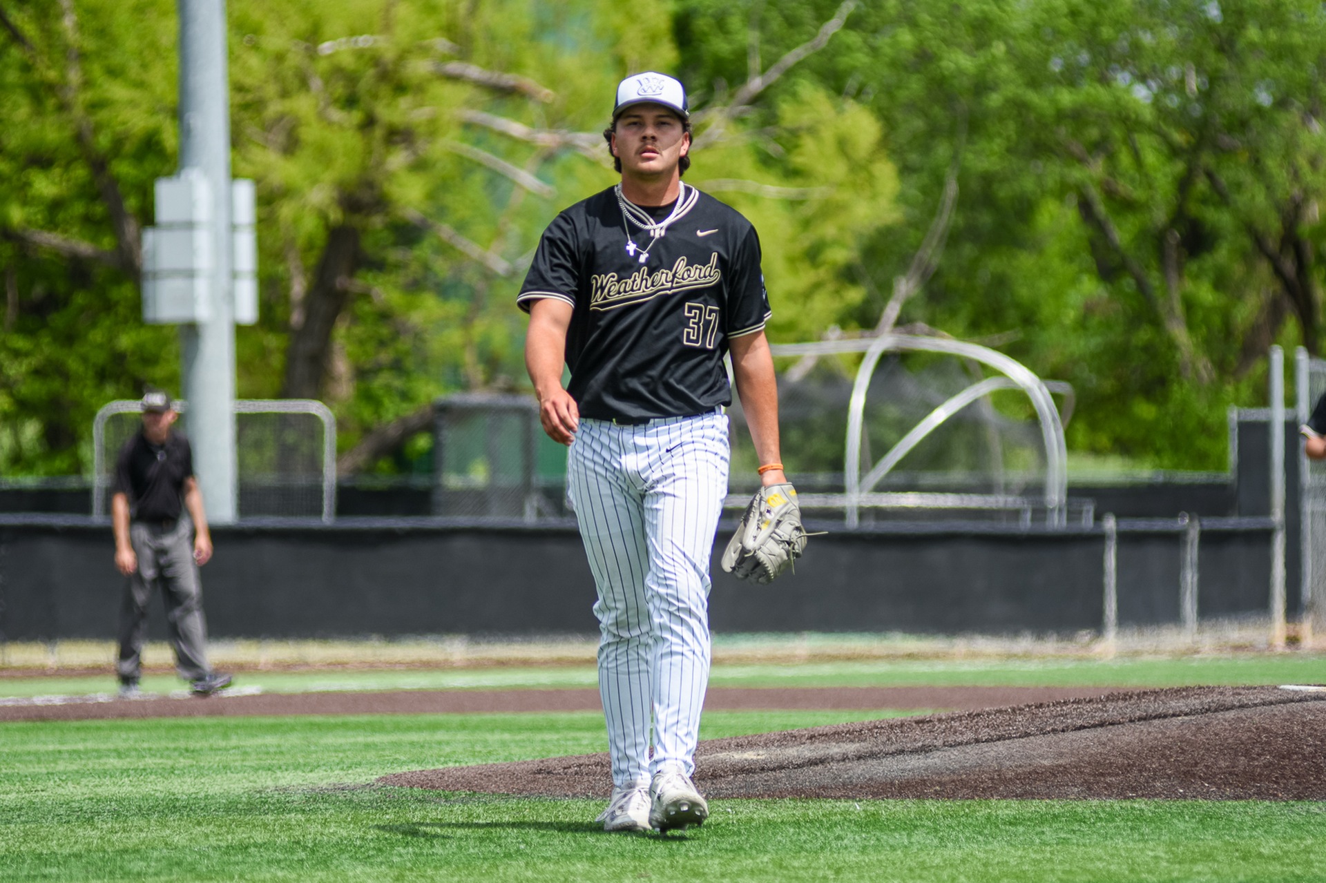 Oscar Salazar — Between pitches